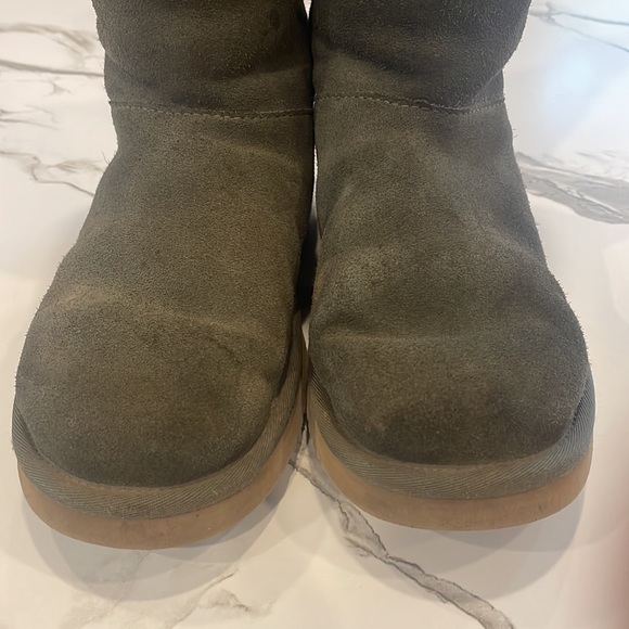 Ugg Koolaburra Boot, Size 7, Olive Green, 2 button closure, Winter boot, warm - Picture 7 of 14